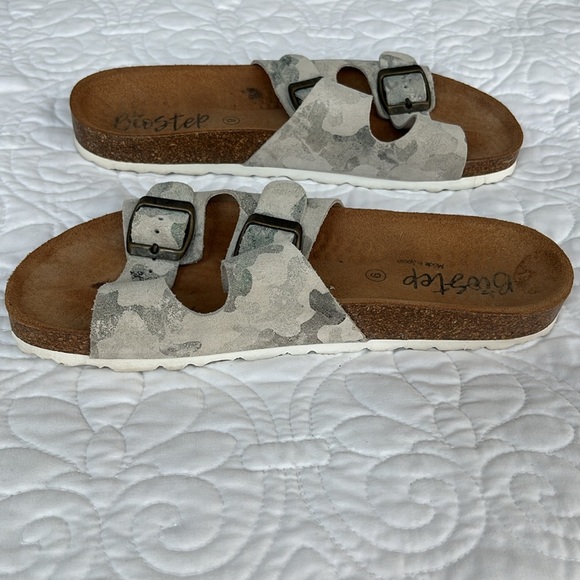 Women size 9 camo sandals - Picture 3 of 4